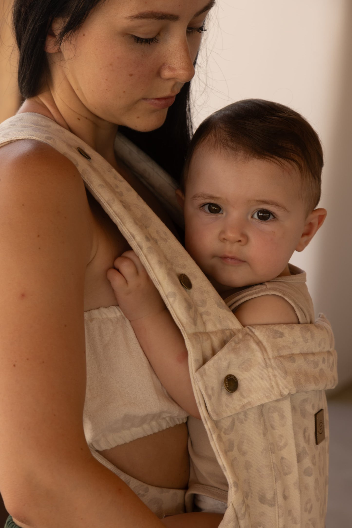 White Leopard - Lite Baby Carrier Ergonomic (3m+)