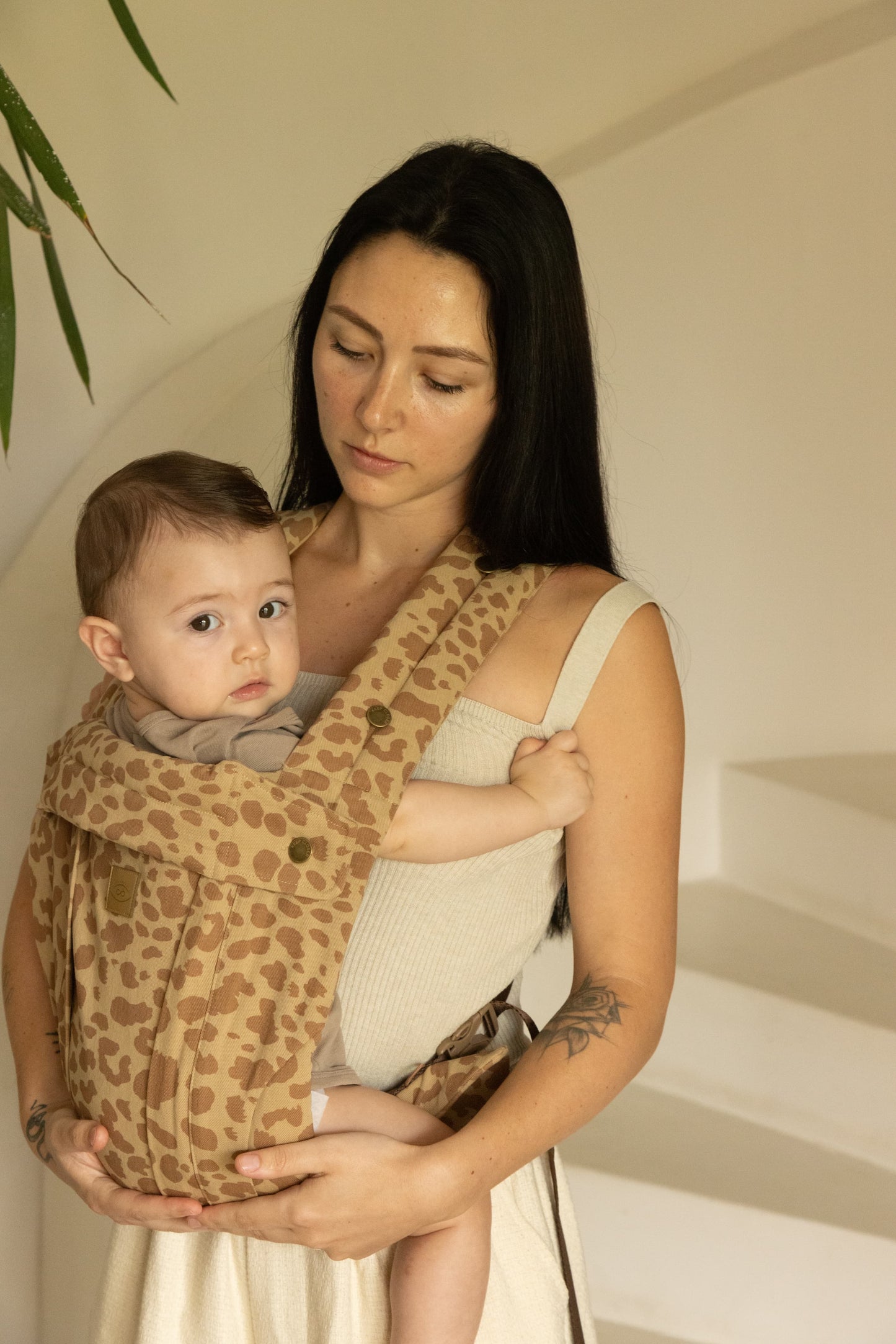 Latte Leopard - Lite Baby Carrier Ergonomic (3m+)