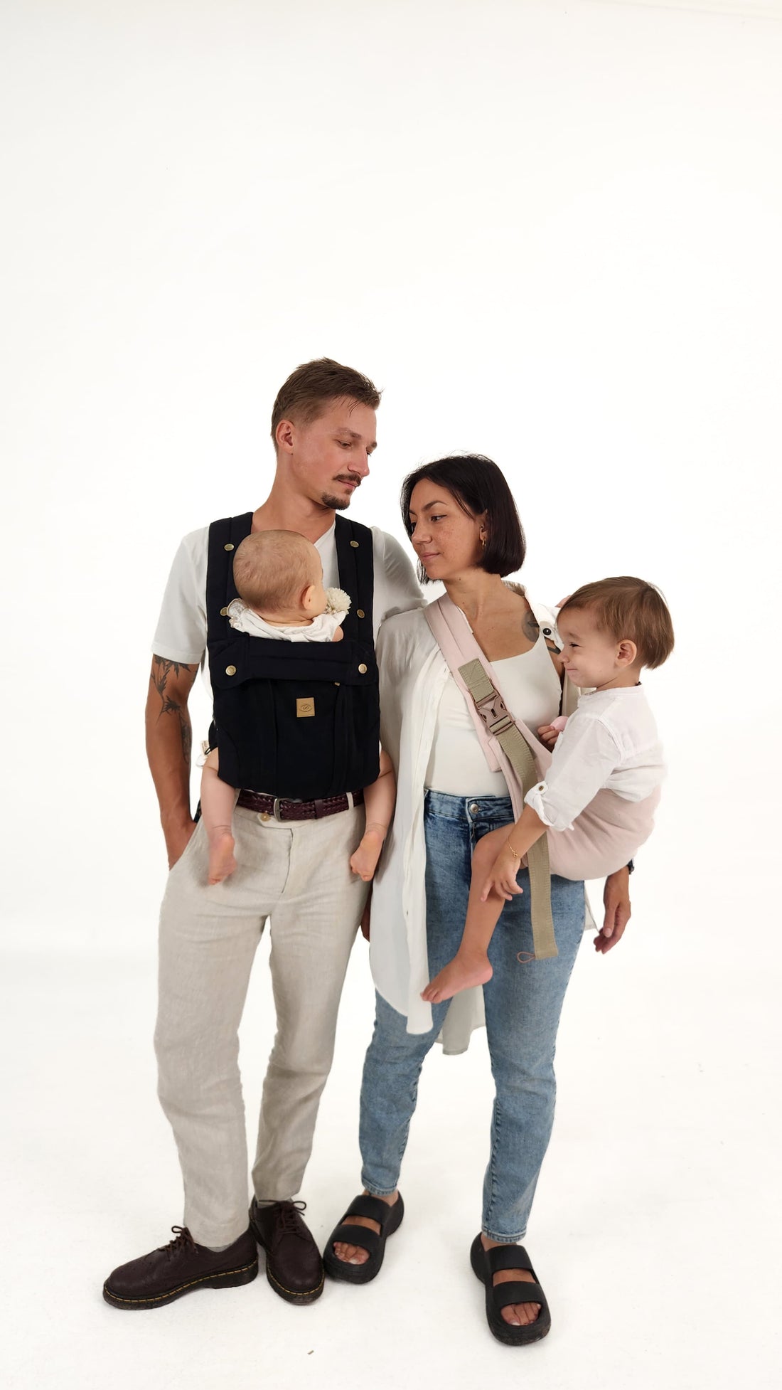 Discover the ideal baby carrier with KEEP CLOSER. Compare top brands like Artipoppe & Ergobaby, and find the perfect style, comfort, and fit for you